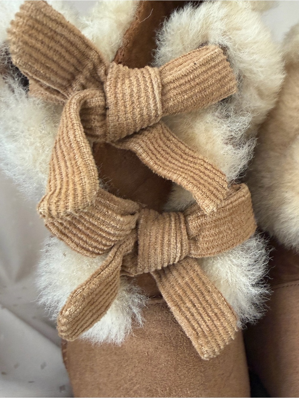 UGG size 10 woman’s Chestnut Suede Bow-Back Shearling Boot - Picture 8 of 9
